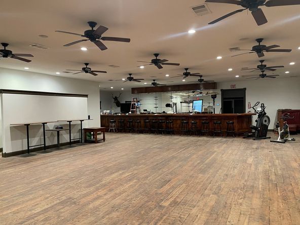 Turn Key Bar & Apartment in Riverdale, CA: 5020 19 1/2 Ave, Riverdale, CA 93656